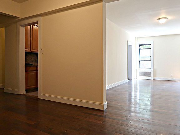 2nd image of 1035 Washington Ave APT 1L
