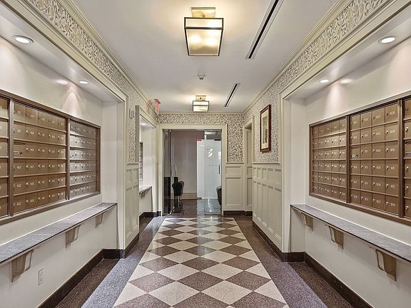 3rd image of 50 W 72nd St APT 201