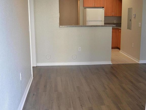 4th image of 2411 Belmont Ln