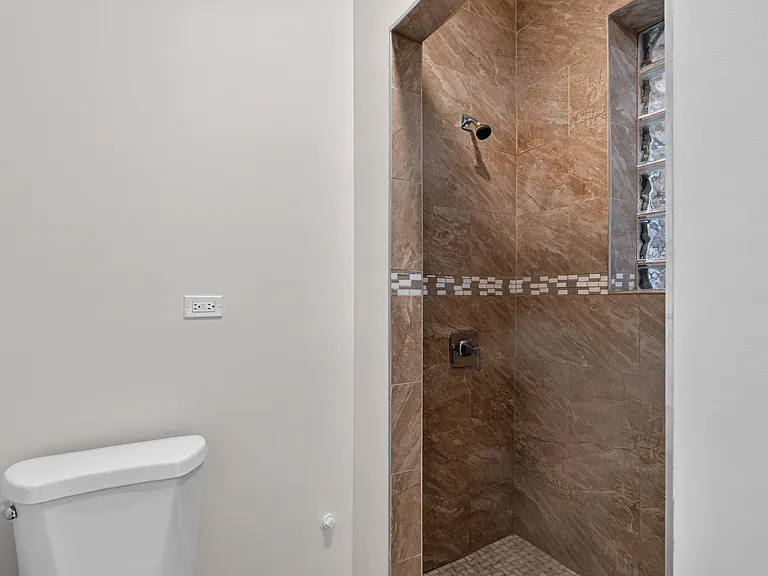3023 W Wellington Ave — Photo 6
