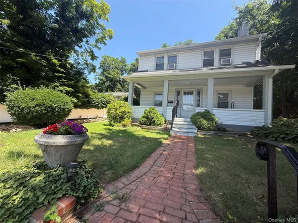 15 Maple Grove St, Great Neck, NY 11023