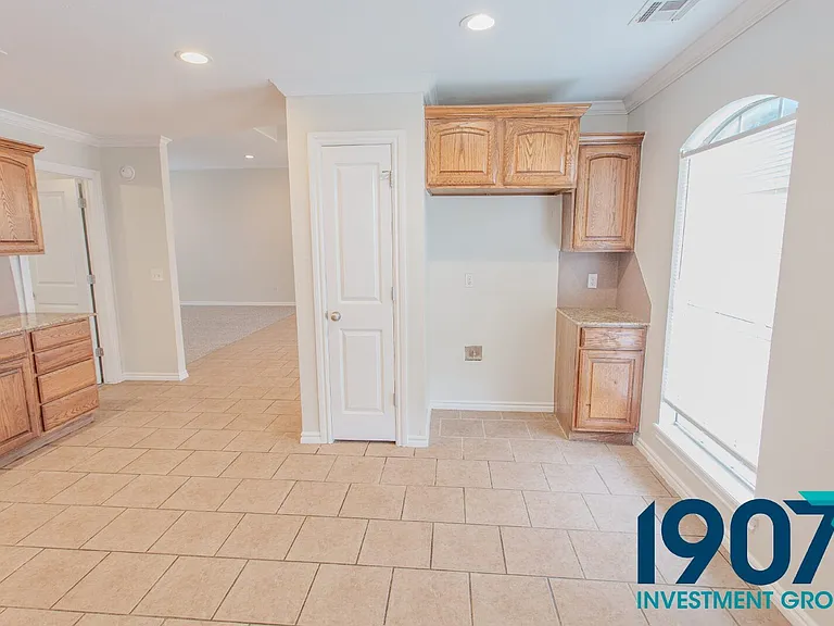 1540 N Santa Fe Ave — Photo 12