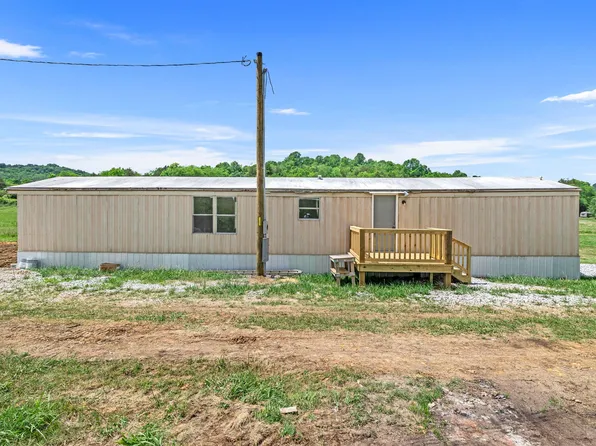10 Young Rd, Chestnut Mound, TN 38552