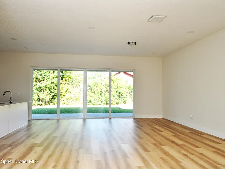 1043 Walden Blvd SE — Photo 7