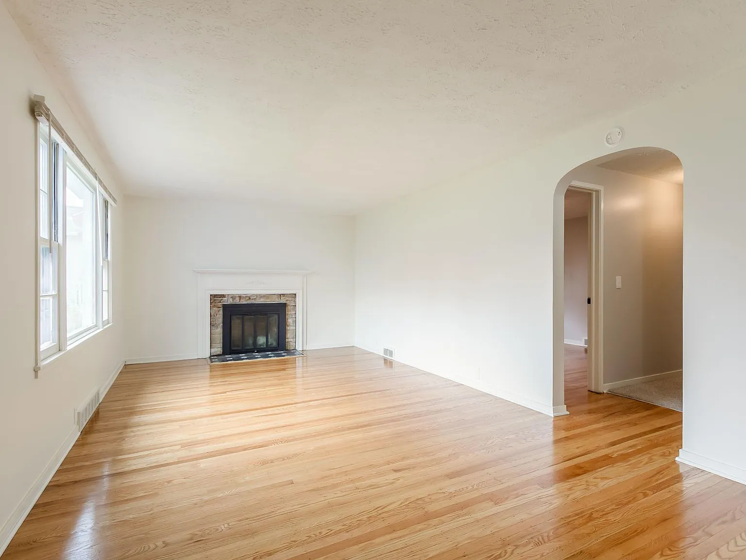 3 bed, 1452 sqft, $2,475 — Photo 3