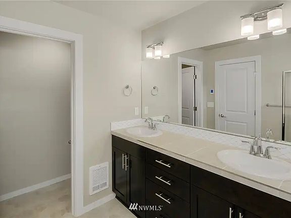 3rd Floor master bathroom