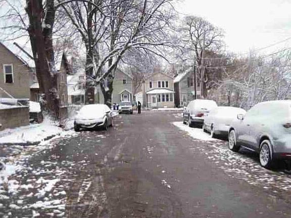 5th image of 445 Mount Ida St