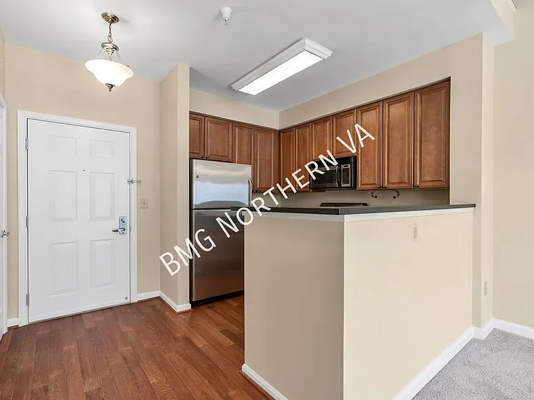 801 Greenbrier St #422 — Photo 4
