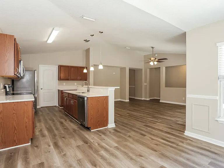 392 Bostwick Cir — Photo 7