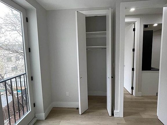 4th image of 727 De Kalb Ave #2A