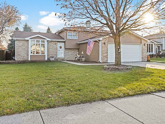 2nd image of 2521 Waterford Dr