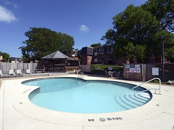 Evergreen Manor Apartments — Photo 7