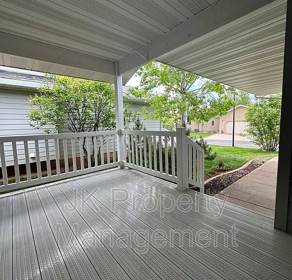 3209 Wild Rose Ln — Photo 4