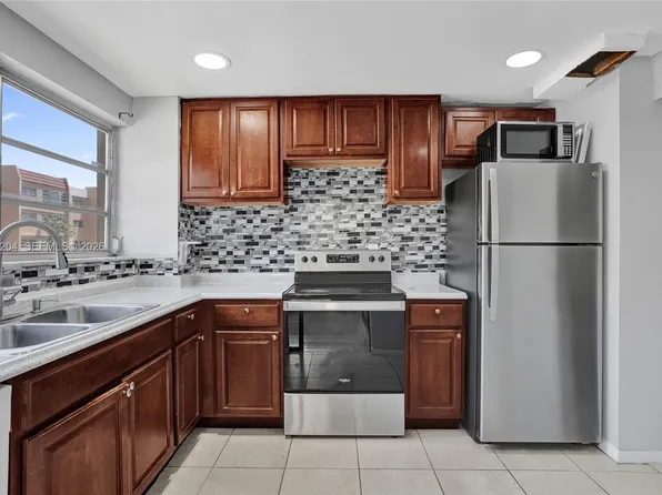 2201 NW 41st Ave APT 208, Fort Lauderdale, FL 33313