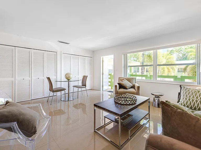 975 9th Ave S #14 — Photo 4