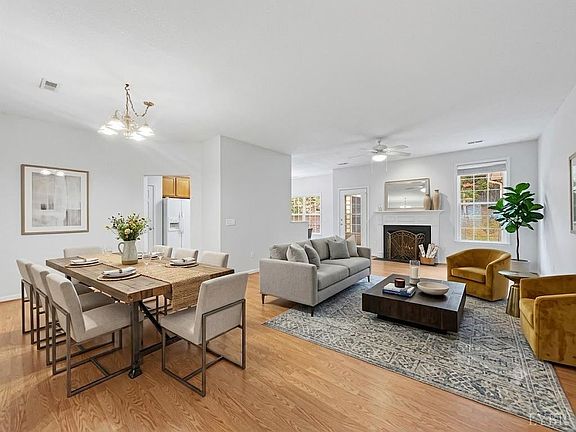 4th image of 404 Legacy Oaks Cir