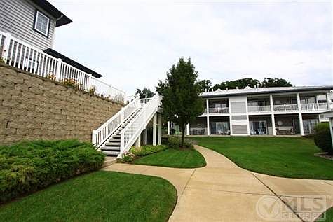 3rd image of 270 Oak St APT 15