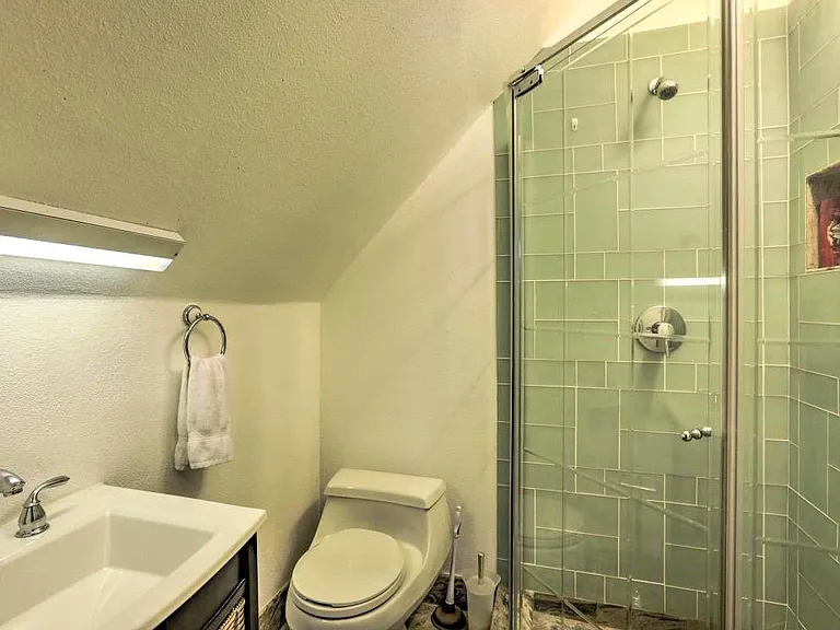 708 Clayton Way — Photo 23