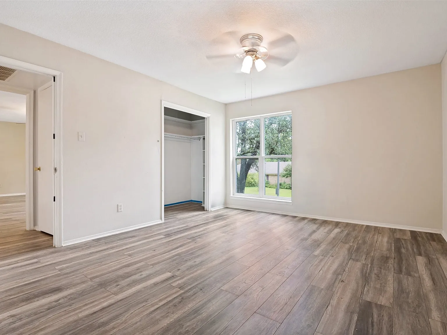 3 bed, 2.0 bath, 1627 sqft, $1,900 — Photo 4