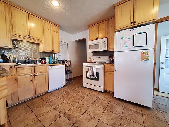 4th image of 2832 41st Ave S