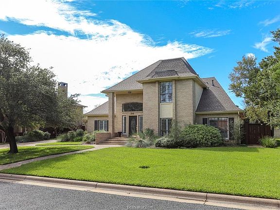 4th image of 208 Lampwick Cir