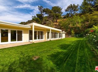 1034 N Hillcrest Rd, Beverly Hills, CA 90210