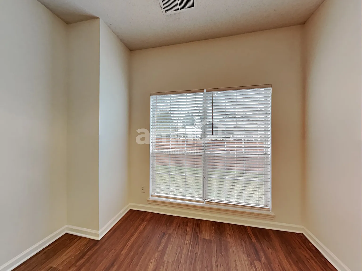3 bed, 2.5 bath, 1416 sqft, $2,030 — Photo 4