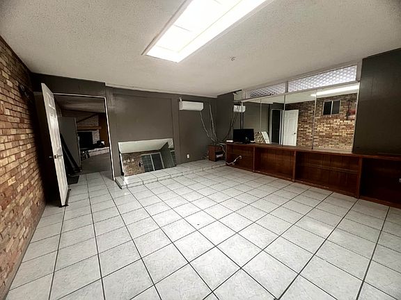 5th image of 2905 Harrison Ave