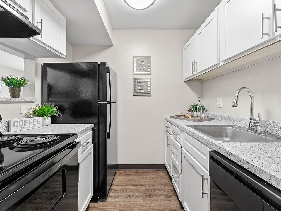 Hickory - 2 Bed / 2 Bath - 855 Sq.Ft.