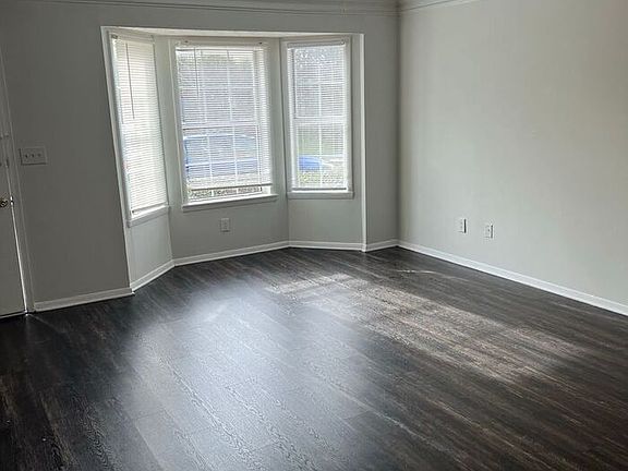3rd image of 3151 Murell Rd