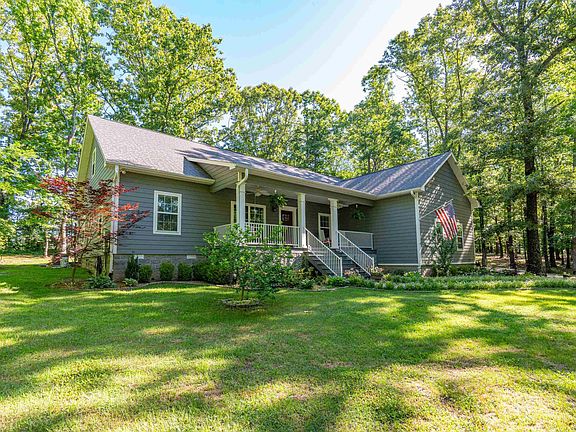 2nd image of 220 Autumn Oaks Dr