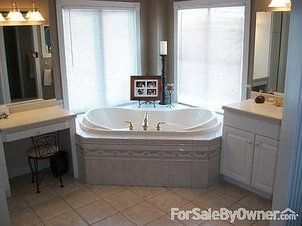 Kitchen
						:
						Convenient desk/computer area, 9 ft. ceiling
