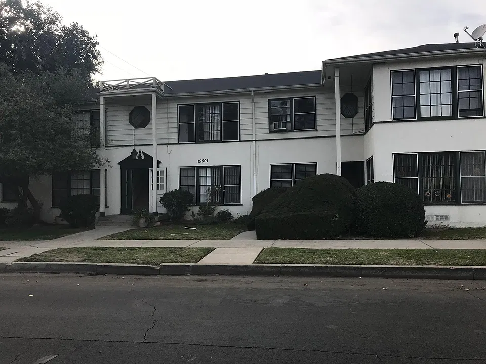 15501 Victory Blvd