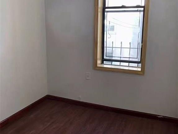 3rd image of 658 46th St