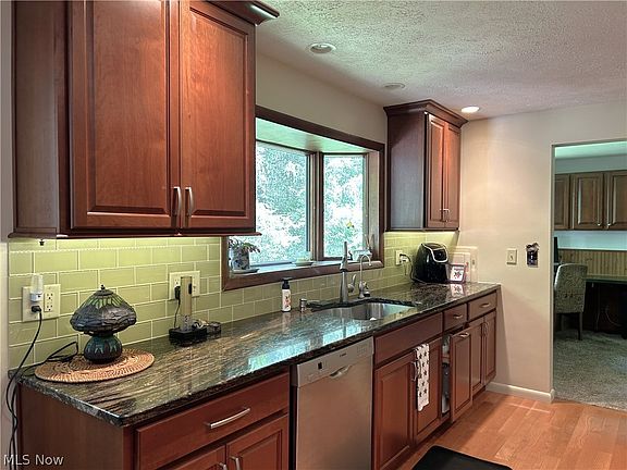 2nd image of 138 Lakeview Ln