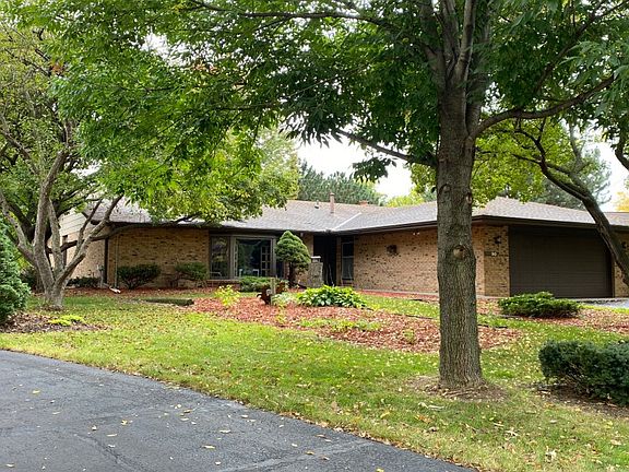 3rd image of 90 Holly Ln N