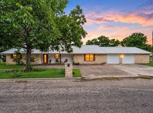 401 N Avenue V, Clifton, TX 76634