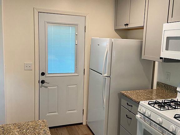 5th image of 109 E Bryn Mawr Cir