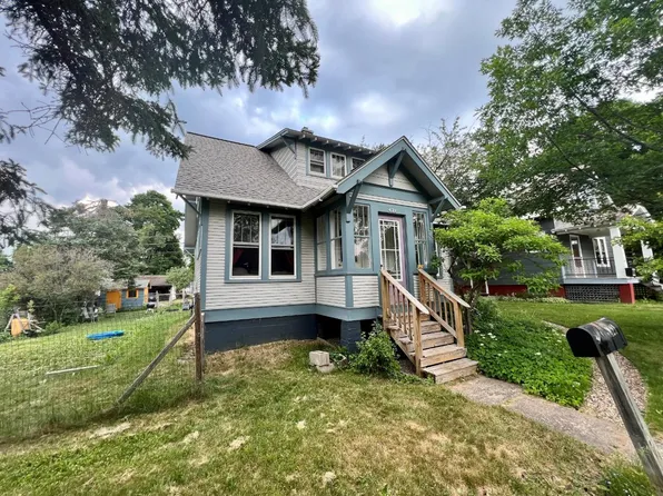 421 Cherry St, Iron River, MI