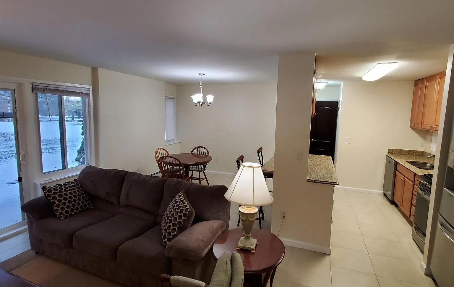 1 bed, 825 sqft, $1,910 — Photo 2