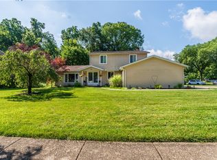 270 Chatham Dr, Aurora, OH