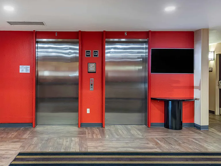 Lobby and Guest Check-in