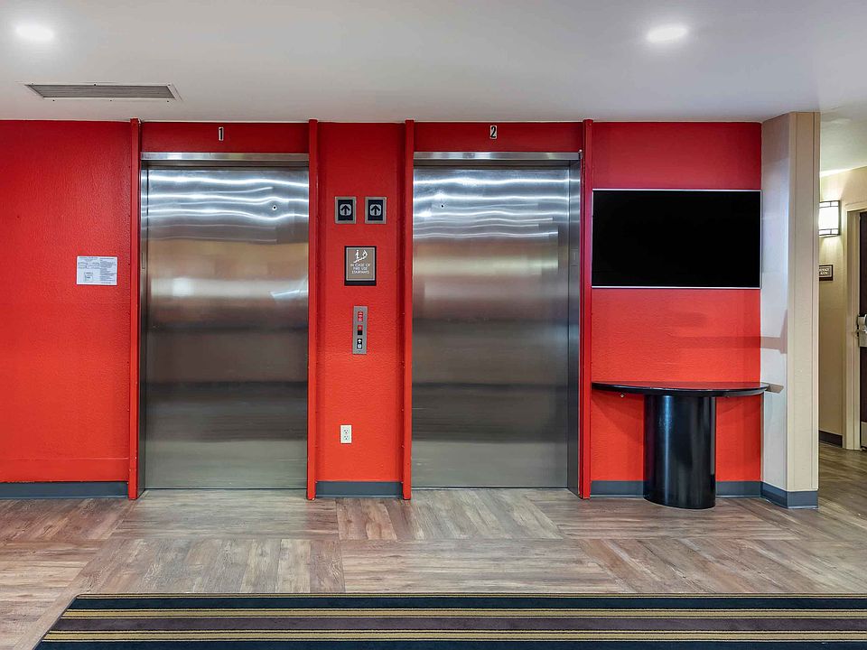 Lobby and Guest Check-in