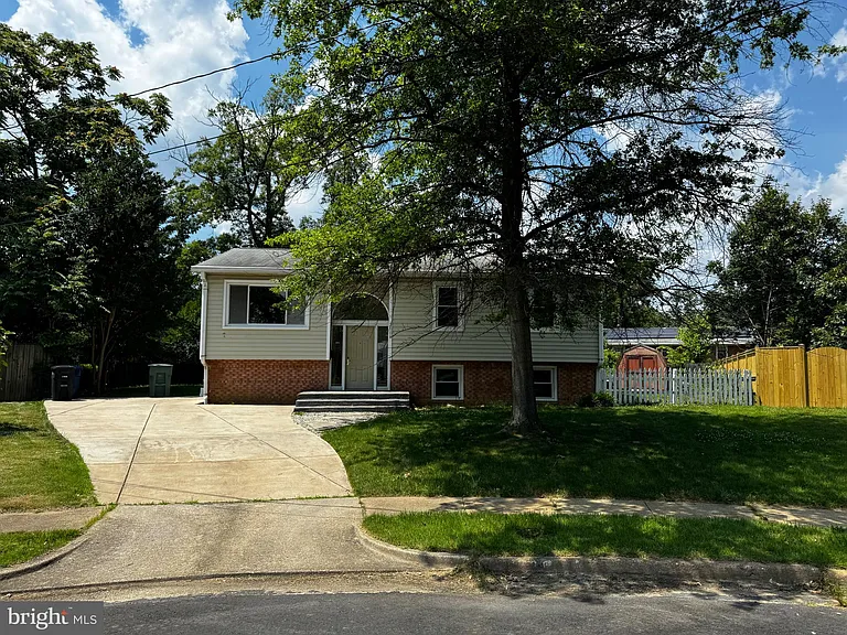 2508 Saint John Pl — Photo 3