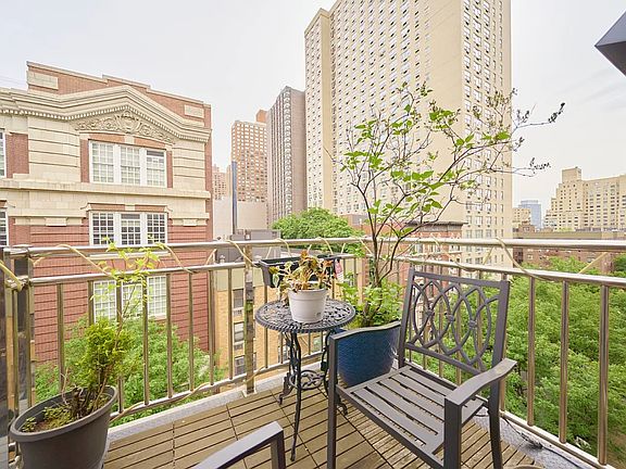 3rd image of 432 E 88th St #Penthouse B