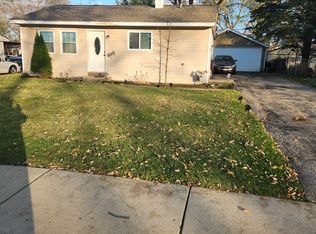 67 Hickory Dr, Carpentersville, IL