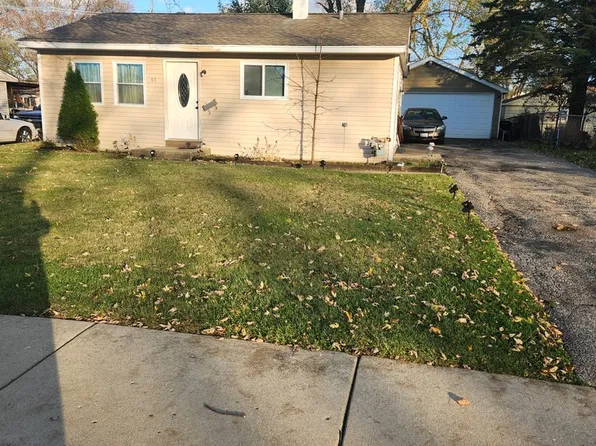 67 Hickory Dr, Carpentersville, IL 60110