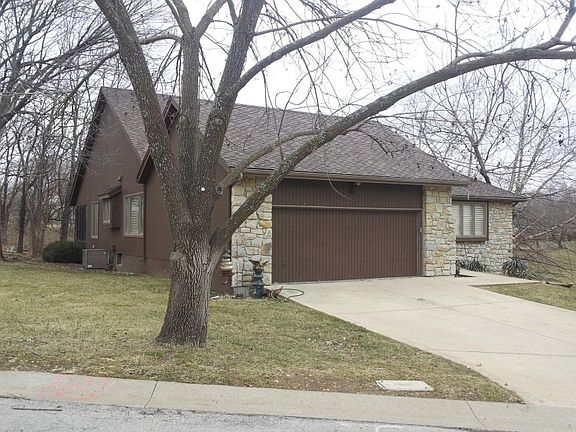 3rd image of 300 W 124th St