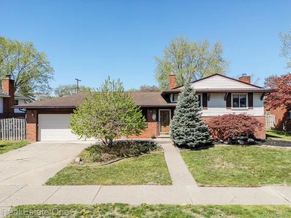 36731 Kimberly St, Clinton Township, MI 48035