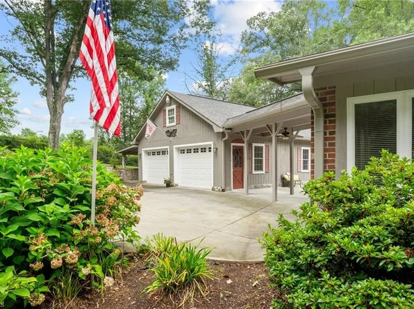 134 English Primrose Ln, Dobson, NC 27017